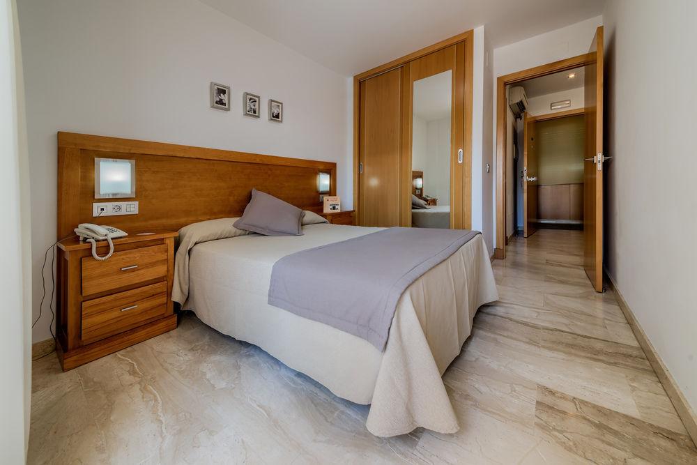 Hotel Apartamentos Loto Conil Conil De La Frontera Dış mekan fotoğraf