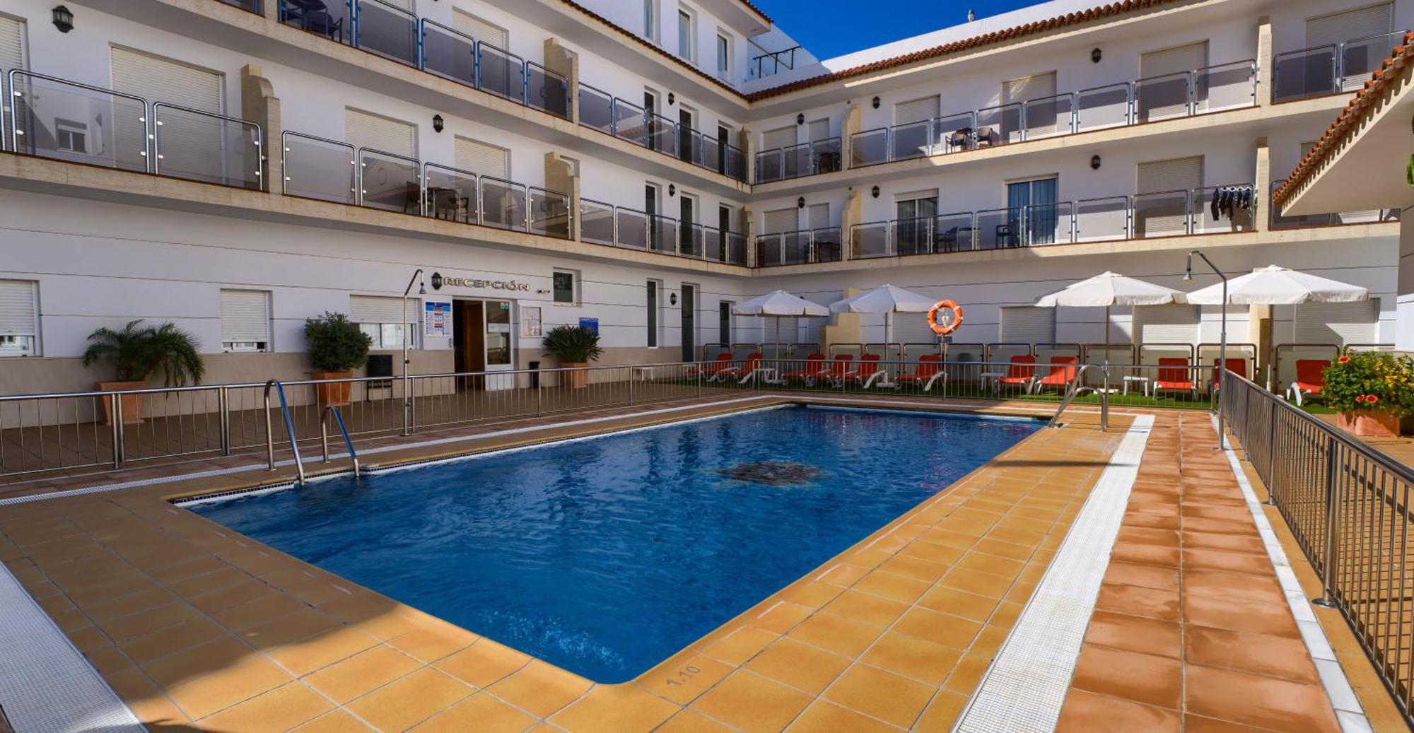 Hotel Apartamentos Loto Conil Conil De La Frontera Dış mekan fotoğraf