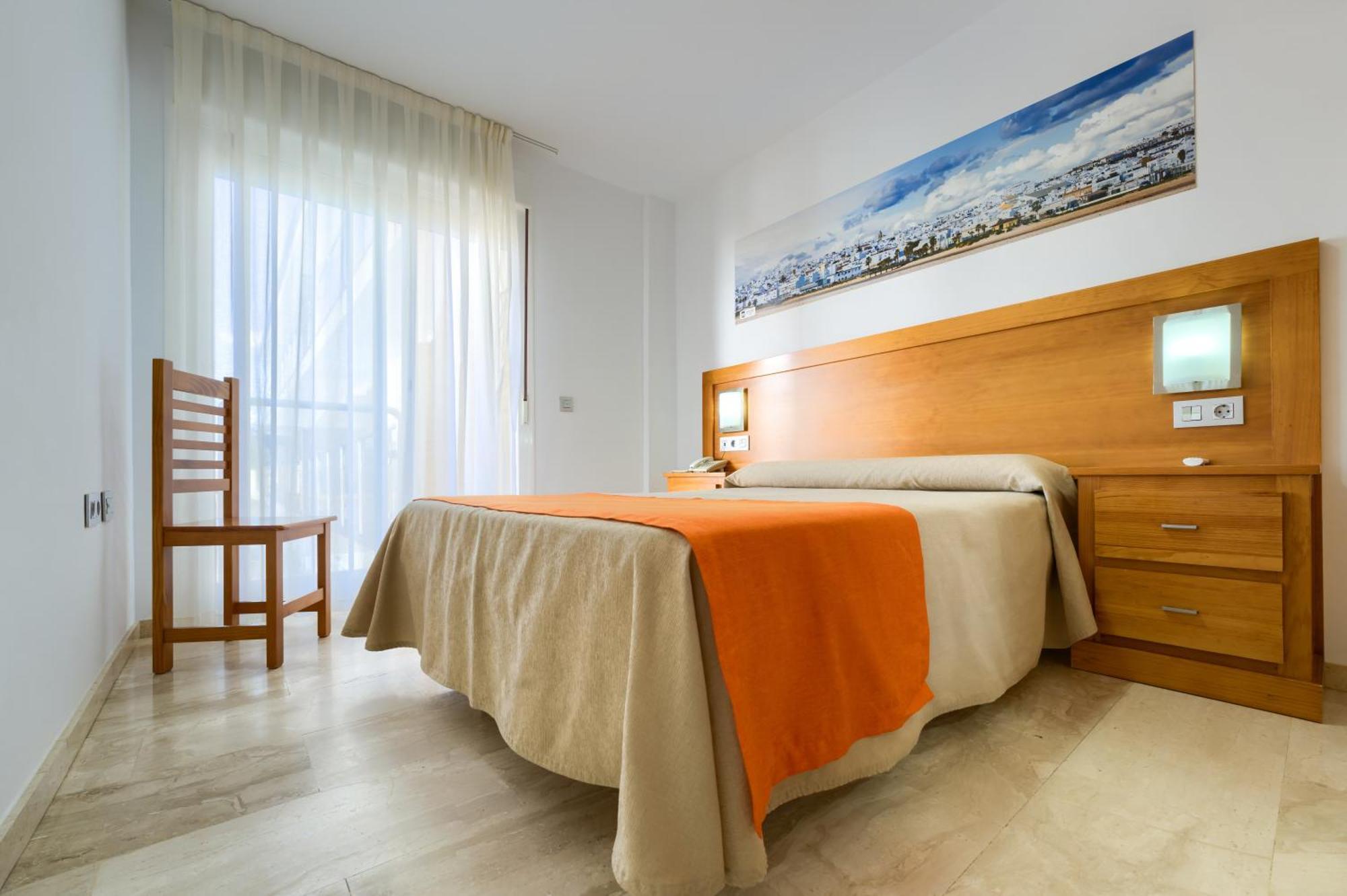 Hotel Apartamentos Loto Conil Conil De La Frontera Dış mekan fotoğraf