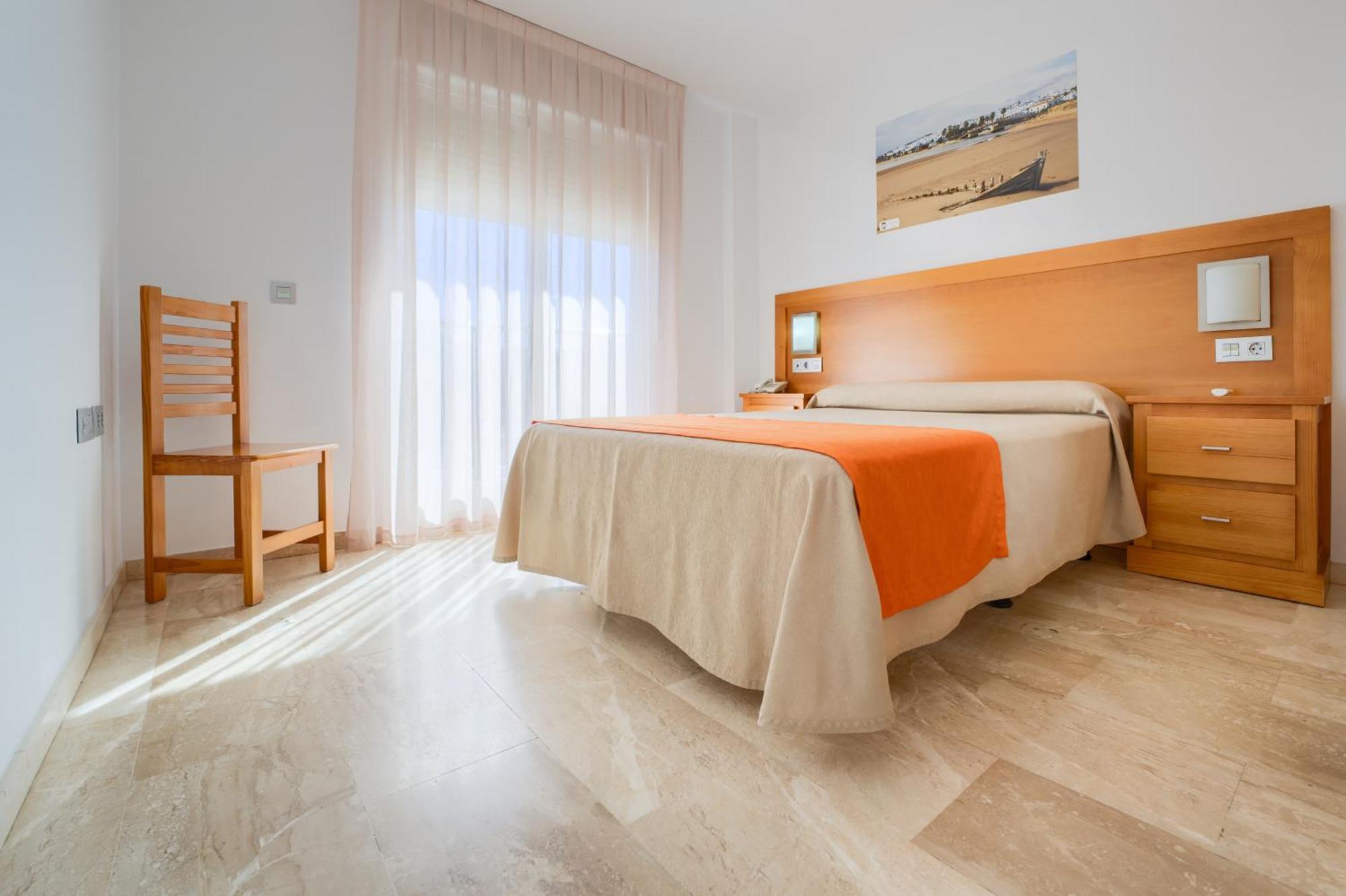 Hotel Apartamentos Loto Conil Conil De La Frontera Dış mekan fotoğraf