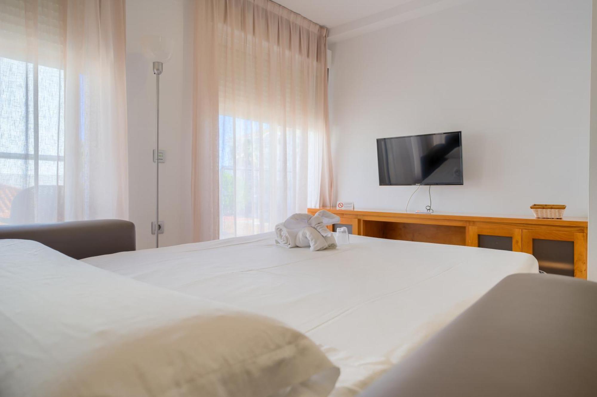 Hotel Apartamentos Loto Conil Conil De La Frontera Dış mekan fotoğraf