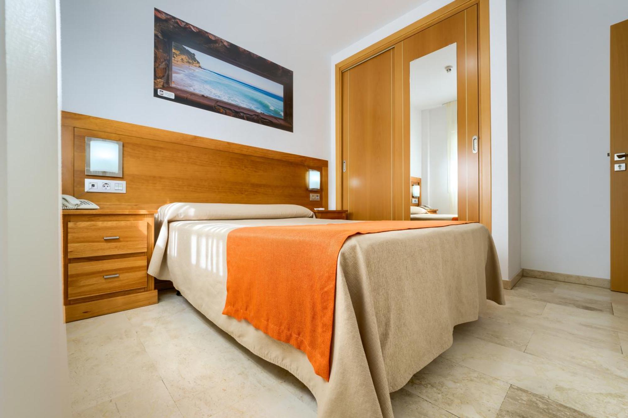 Hotel Apartamentos Loto Conil Conil De La Frontera Dış mekan fotoğraf