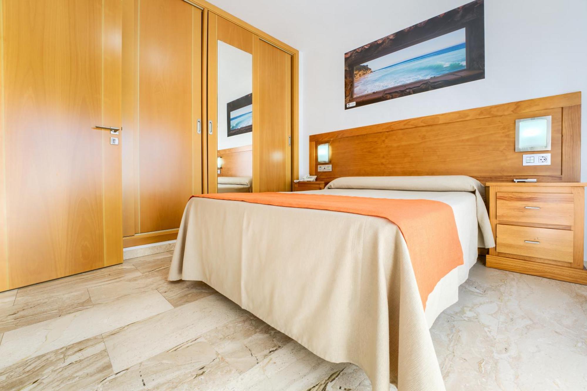 Hotel Apartamentos Loto Conil Conil De La Frontera Dış mekan fotoğraf