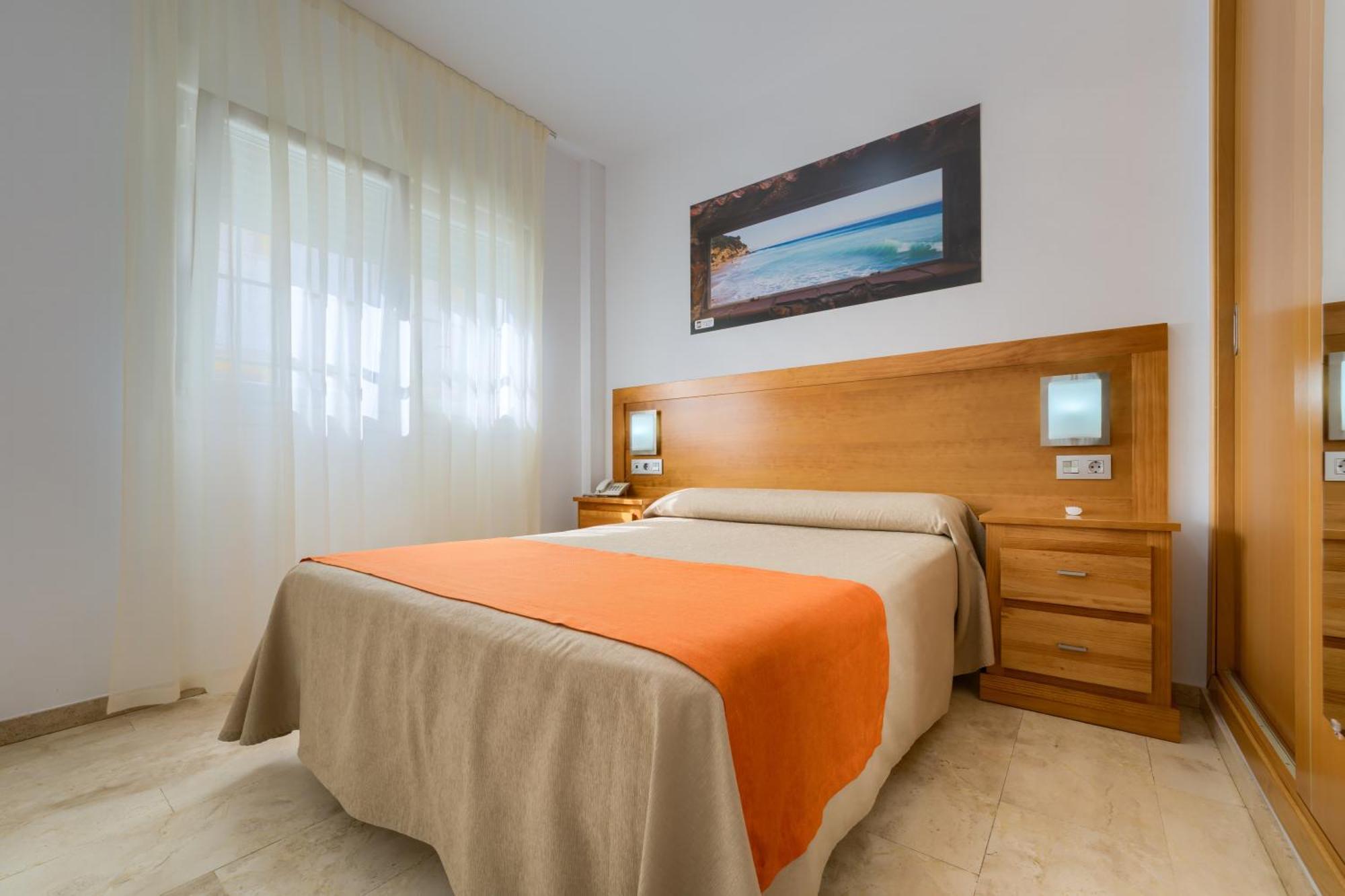 Hotel Apartamentos Loto Conil Conil De La Frontera Dış mekan fotoğraf