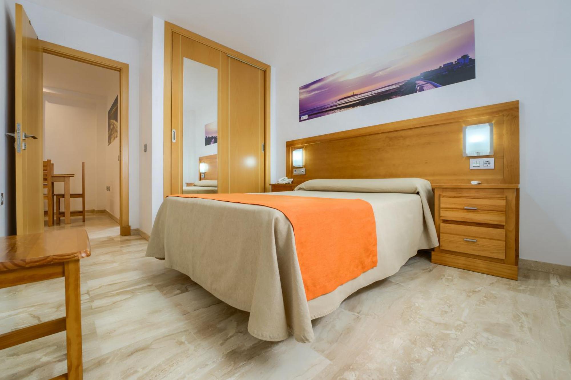 Hotel Apartamentos Loto Conil Conil De La Frontera Dış mekan fotoğraf