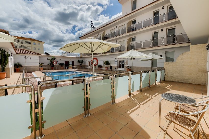 Hotel Apartamentos Loto Conil Conil De La Frontera Dış mekan fotoğraf
