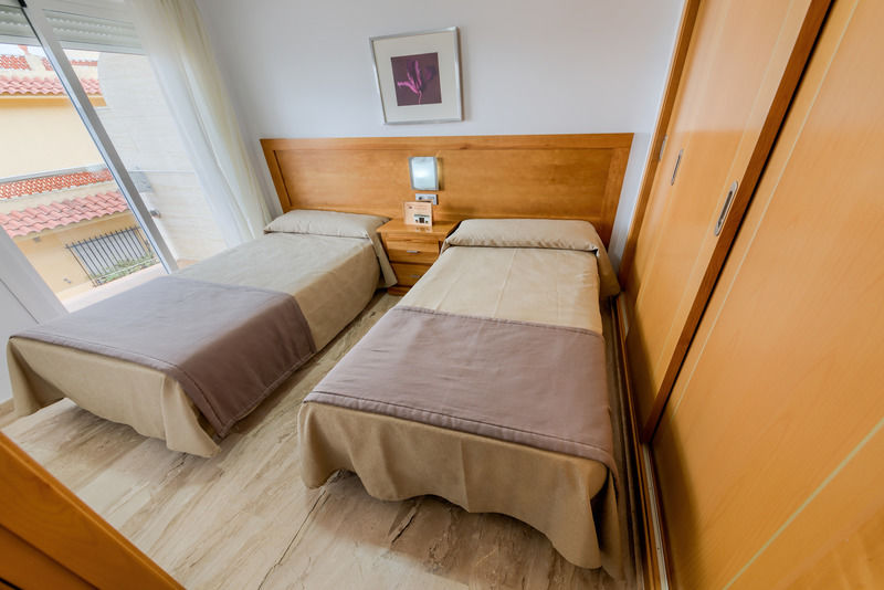 Hotel Apartamentos Loto Conil Conil De La Frontera Dış mekan fotoğraf