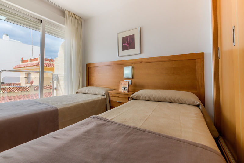 Hotel Apartamentos Loto Conil Conil De La Frontera Dış mekan fotoğraf