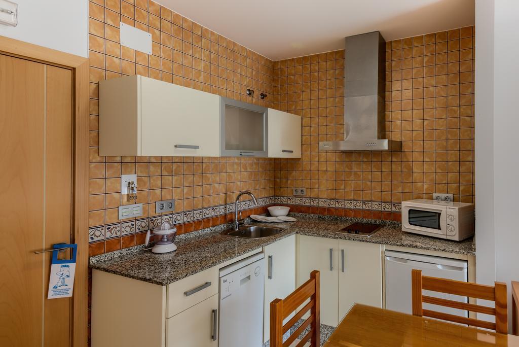 Hotel Apartamentos Loto Conil Conil De La Frontera Dış mekan fotoğraf
