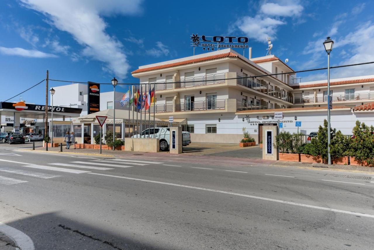 Hotel Apartamentos Loto Conil Conil De La Frontera Dış mekan fotoğraf