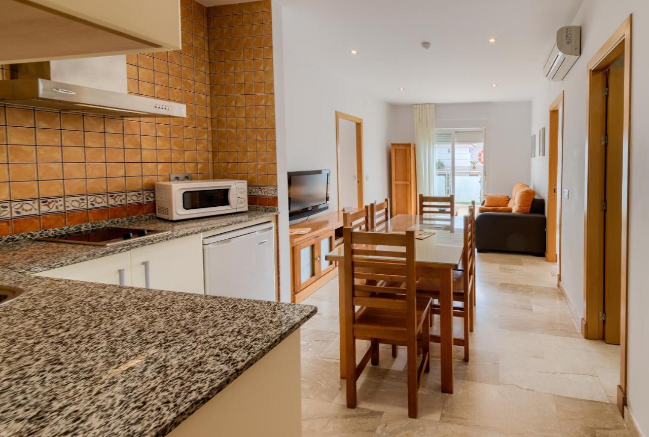 Hotel Apartamentos Loto Conil Conil De La Frontera Dış mekan fotoğraf